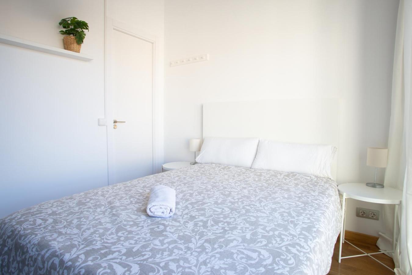 Private Rooms Near Las Ramblas Барселона Екстериор снимка